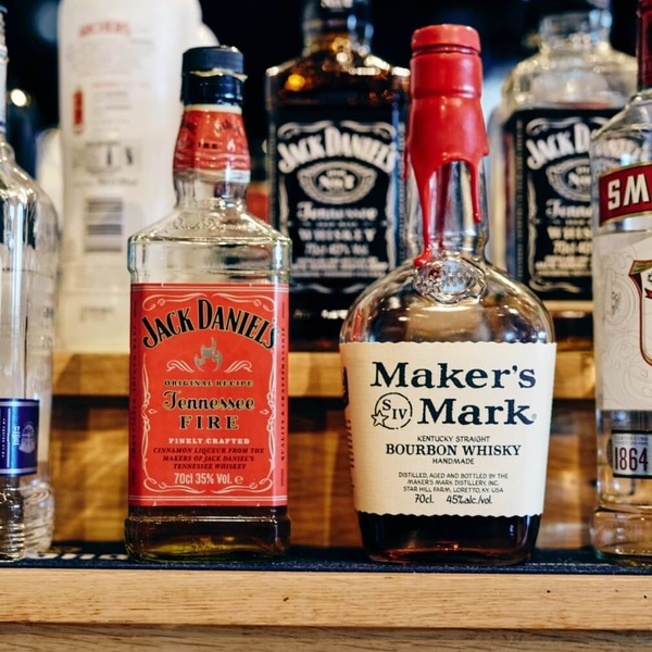 Drinks at Sawyers Bar & Grill