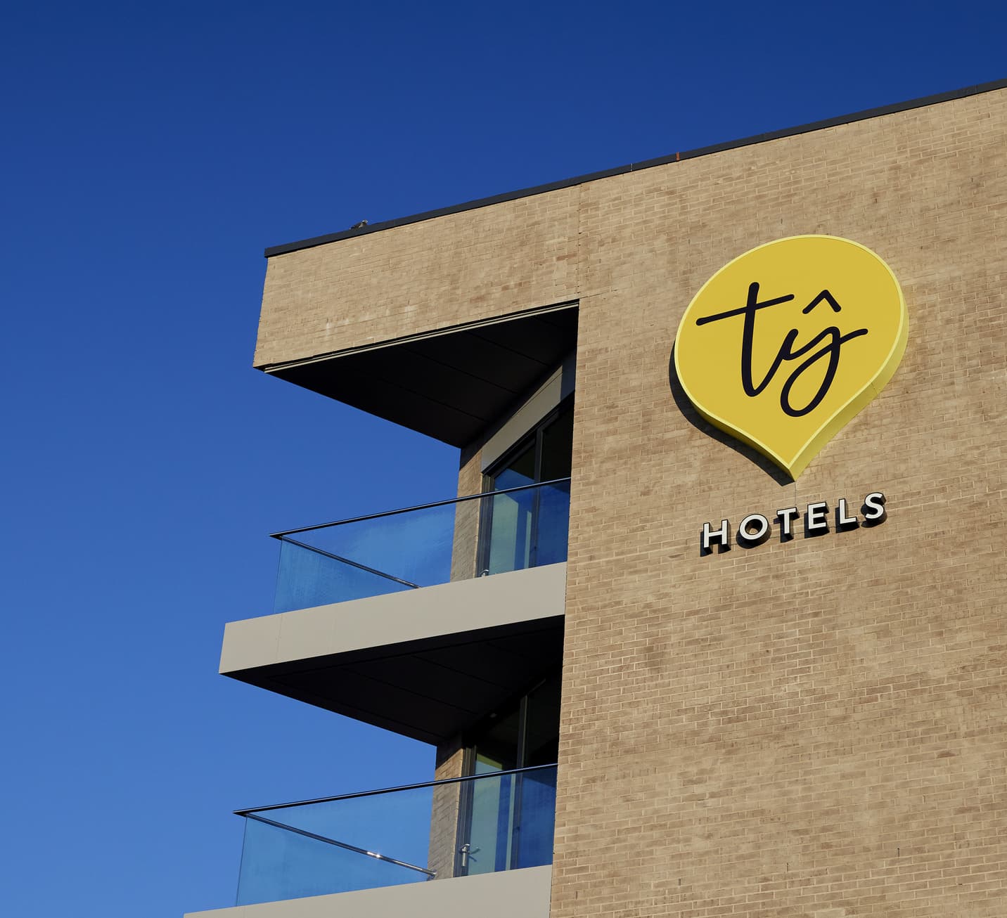 Ty Milford Waterfront Exterior